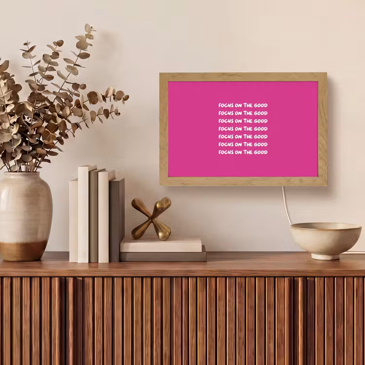 Focus on the good - Roze - wit Light Box met kabel (Tafellamp) klein -sfeer2