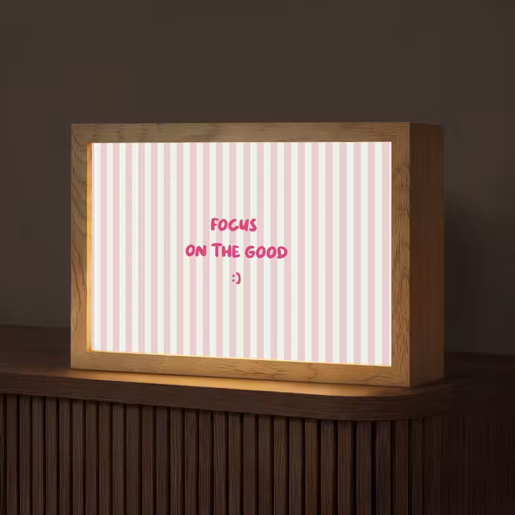 Focus on the good - Strepen - Roze - Smiley Light Box met kabel (Tafellamp) klein -z3d_website