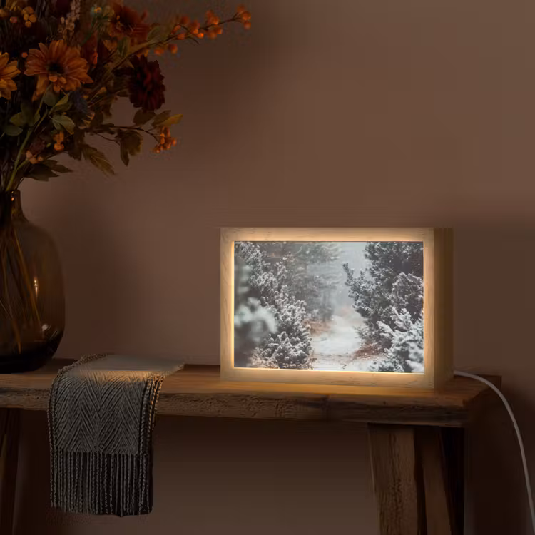 Bos - Winter - Bomen - Natuur - Pad - Sneeuw Light Box met kabel (Tafellamp) klein -sfeer4