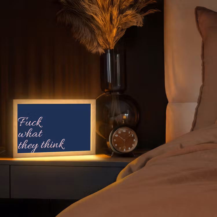 Fuck what they think - Blauw - Cursief Light Box met kabel (Tafellamp) klein -sfeer1