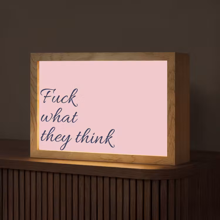 Fuck what they think - Roze - Minimalistisch Light Box met kabel (Tafellamp) klein -z3d_website