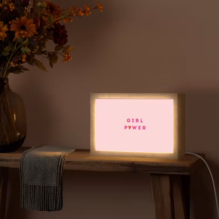 Girl power - Roze - Hartje Light Box met kabel (Tafellamp) klein -sfeer4