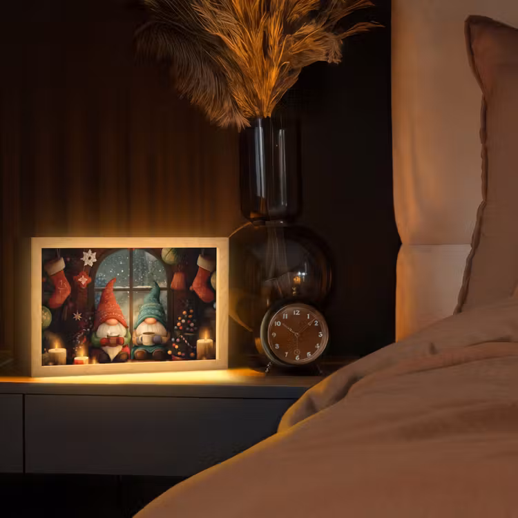 Gnooms - Kerst - Raam - Kleurrijk Light Box met kabel (Tafellamp) klein -sfeer1