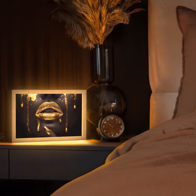 Gouden lippen - Gezicht - Vrouw - Modern Light Box met kabel (Tafellamp) klein -sfeer1