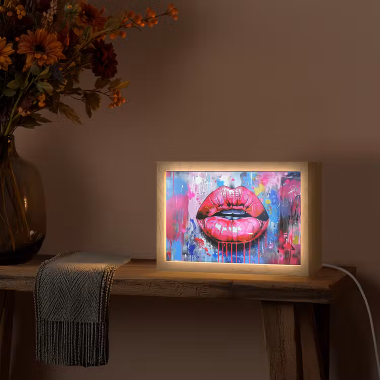 Graffiti - Lippen - Felroze - Geschilderd Light Box met kabel (Tafellamp) klein -sfeer4