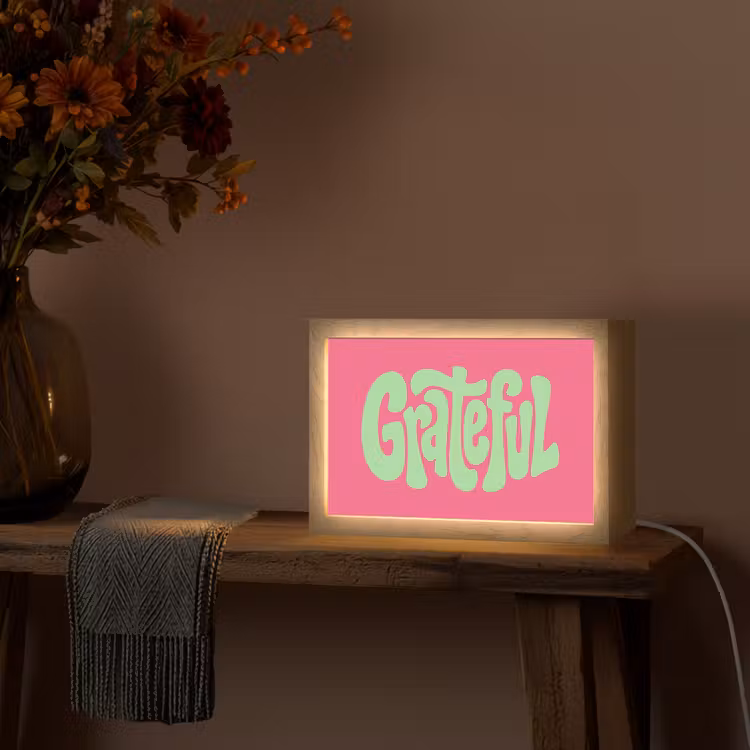 Grateful - Groen - Grafisch - Vloeiend Light Box met kabel (Tafellamp) klein -sfeer4