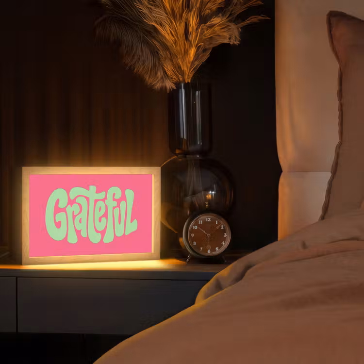Grateful - Groen - Grafisch - Vloeiend Light Box met kabel (Tafellamp) klein -sfeer1