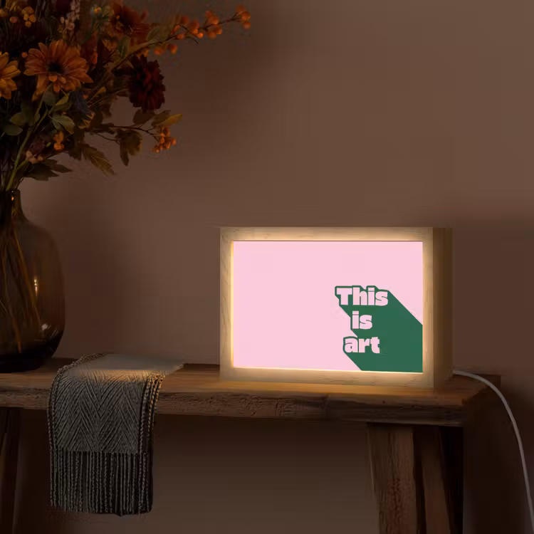 Groen - Teskt - This is art - Roze Light Box met kabel (Tafellamp) klein -sfeer4