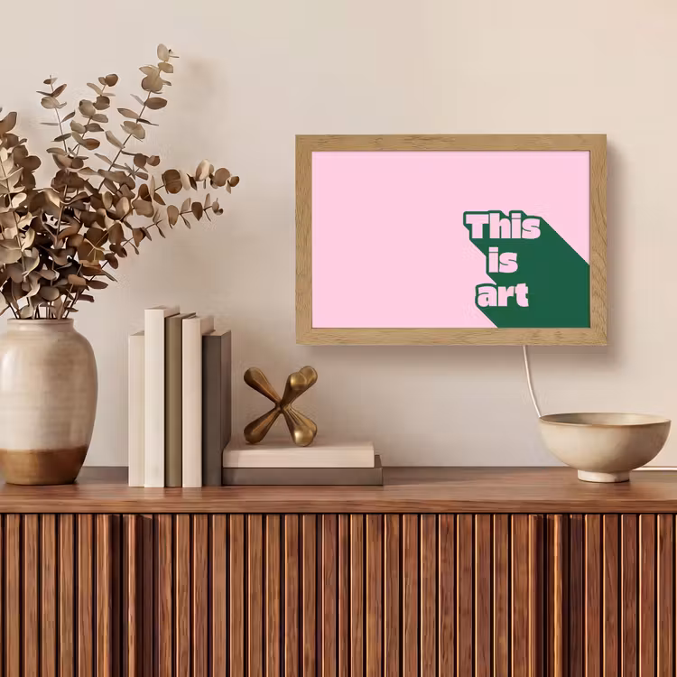 Groen - Teskt - This is art - Roze Light Box met kabel (Tafellamp) klein -sfeer2