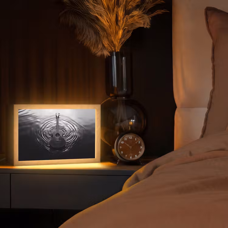 Gitaar - Hout - Water Light Box met kabel (Tafellamp) klein -sfeer1