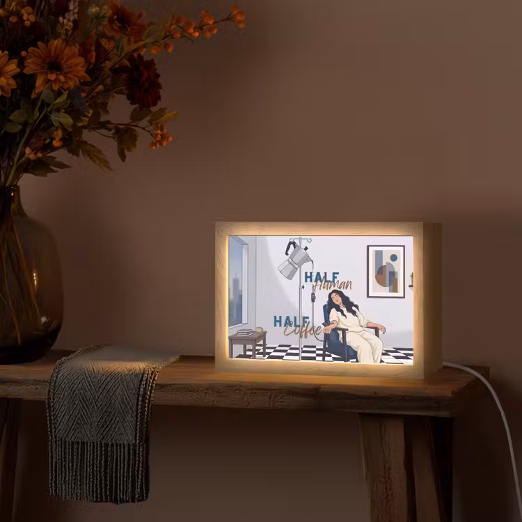 Half human, Half Coffee - Infuus - Koffie Light Box met kabel (Tafellamp) klein -sfeer4