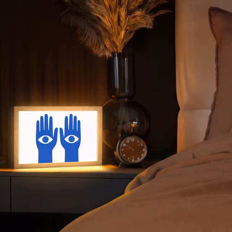 Handen - Twee - Ogen - Blauw Light Box met kabel (Tafellamp) klein -sfeer1