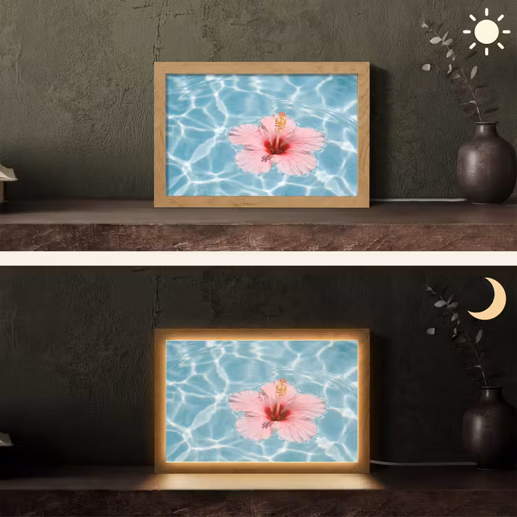 Hibiscus - Water - Roze Light Box met kabel (Tafellamp) klein -sfeer3