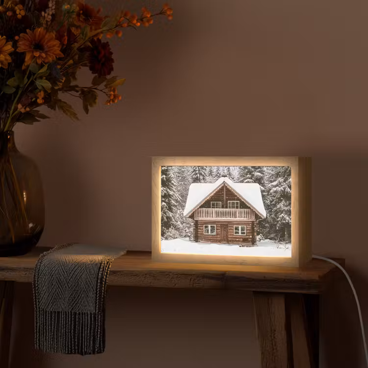Huis - Bos - Winter - Natuur - Sneeuw Light Box met kabel (Tafellamp) klein -sfeer4