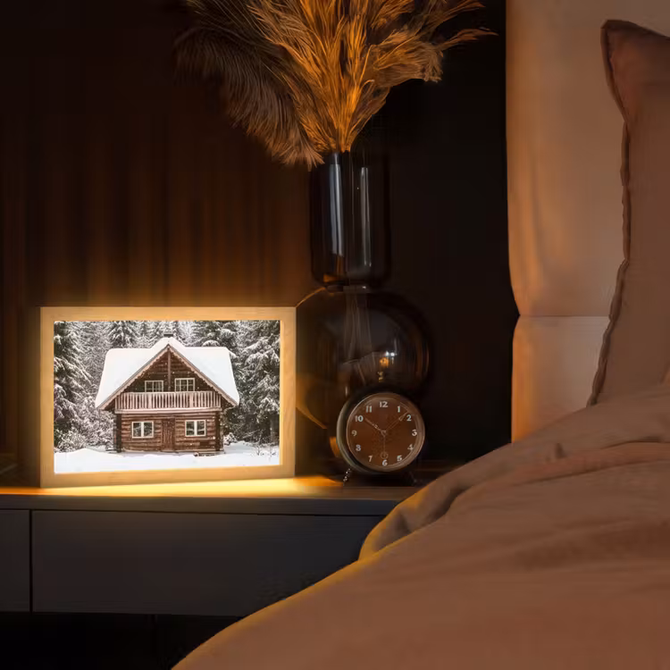 Huis - Bos - Winter - Natuur - Sneeuw Light Box met kabel (Tafellamp) klein -sfeer1