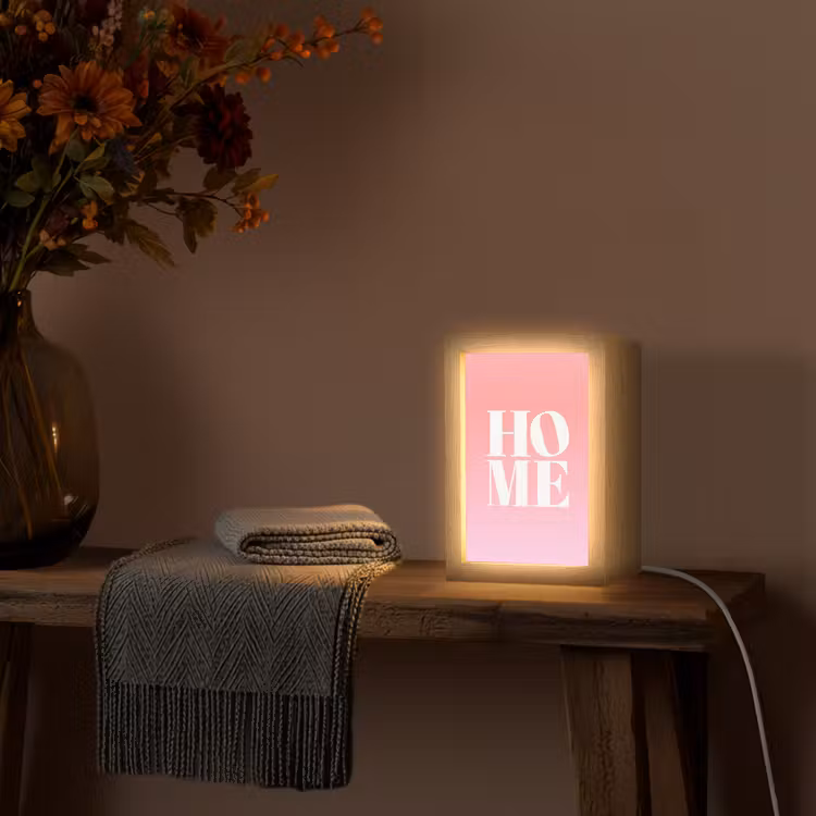 Home - Letters - Groot - Roze Light Box met kabel (Tafellamp) klein -sfeer4