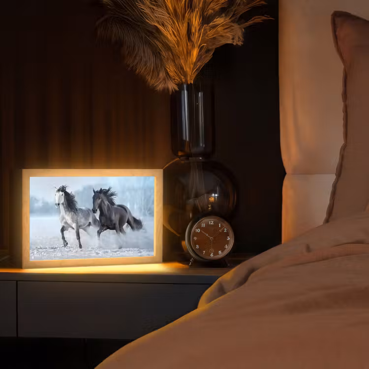Paarden - Winter - Dieren - Natuur - Sneeuw Light Box met kabel (Tafellamp) klein -sfeer1