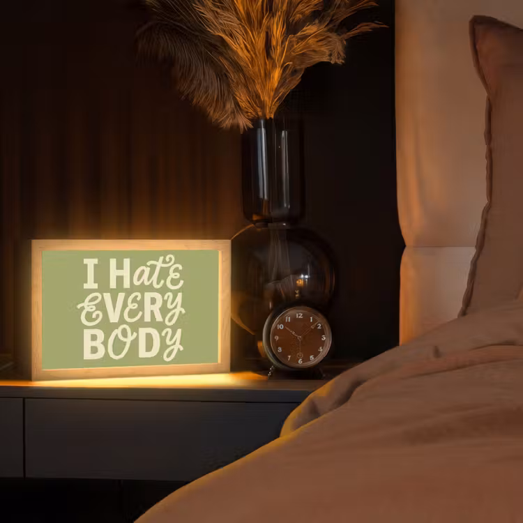 I hate everybody - Groen - Retro Light Box met kabel (Tafellamp) klein -sfeer1