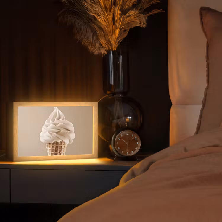 IJs - Softijs - Romig - Hoorntje - Beige Light Box met kabel (Tafellamp) klein -sfeer1