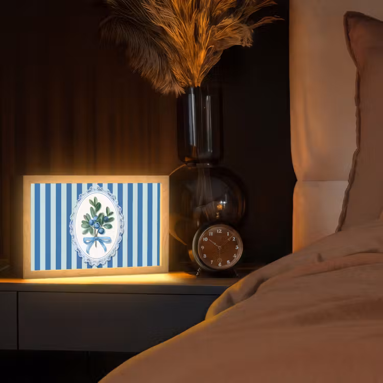 Illustratie - Bessen - Blauw - Strepen Light Box met kabel (Tafellamp) klein -sfeer1