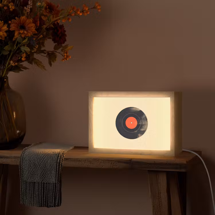 Illustratie - Vinylplaat - Beige - Vintage Light Box met kabel (Tafellamp) klein -sfeer4