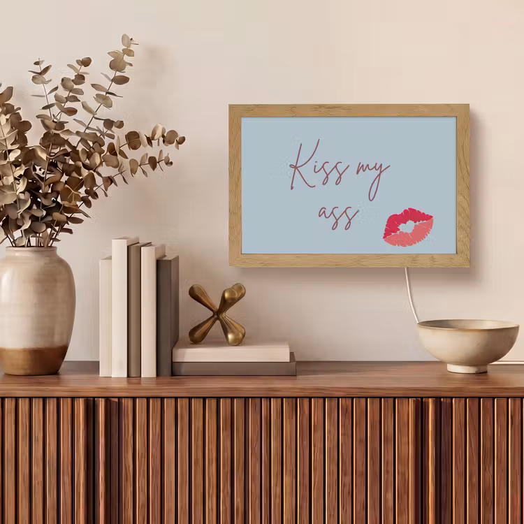 Kiss my ass - Lip - Blauw Light Box met kabel (Tafellamp) klein -sfeer2