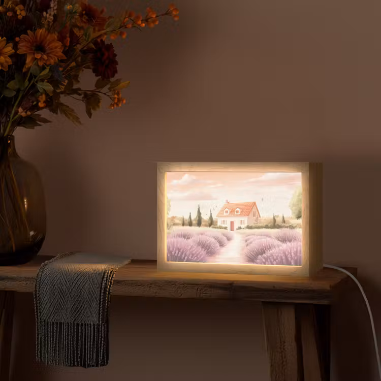 Lavendelveld - Huis - Paars Light Box met kabel (Tafellamp) klein -sfeer4