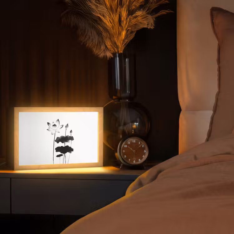 Bladeren - Zwart - Lotusbloem - Minimalitisch Light Box met kabel (Tafellamp) klein -sfeer1