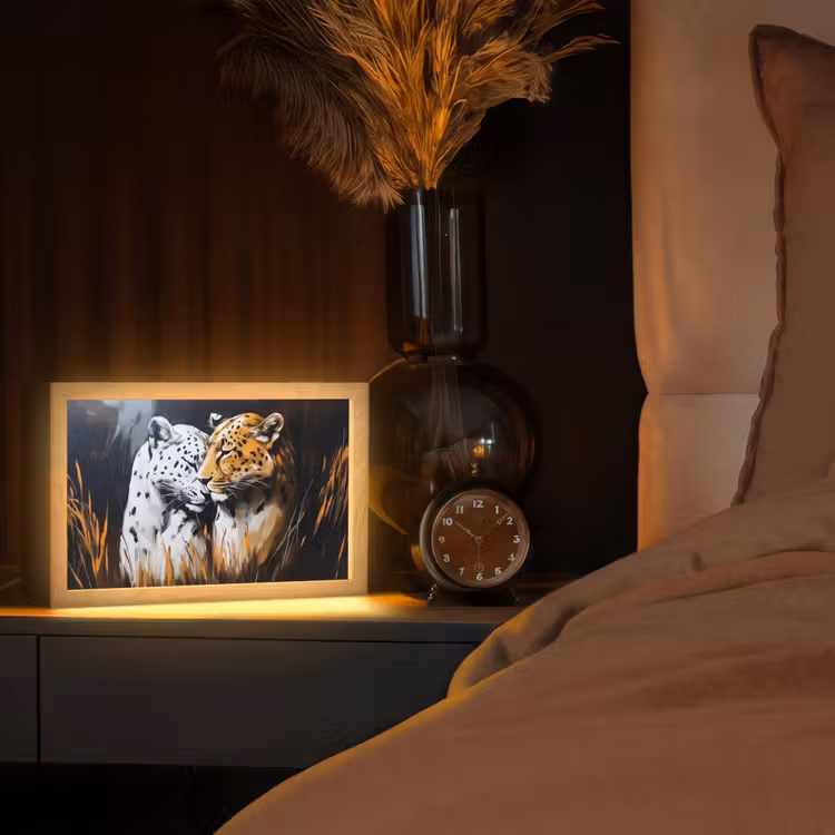 Luipaard - Oranje - Wit - Gras Light Box met kabel (Tafellamp) klein -sfeer1