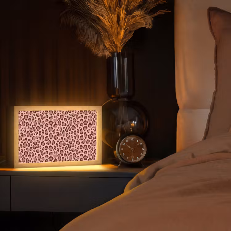 Luipaard - Patroon - Roze Light Box met kabel (Tafellamp) klein 924 -sfeer1