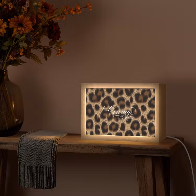 Luipaardprint - Bruin - Courage - Sierlijk Light Box met kabel (Tafellamp) klein -sfeer4