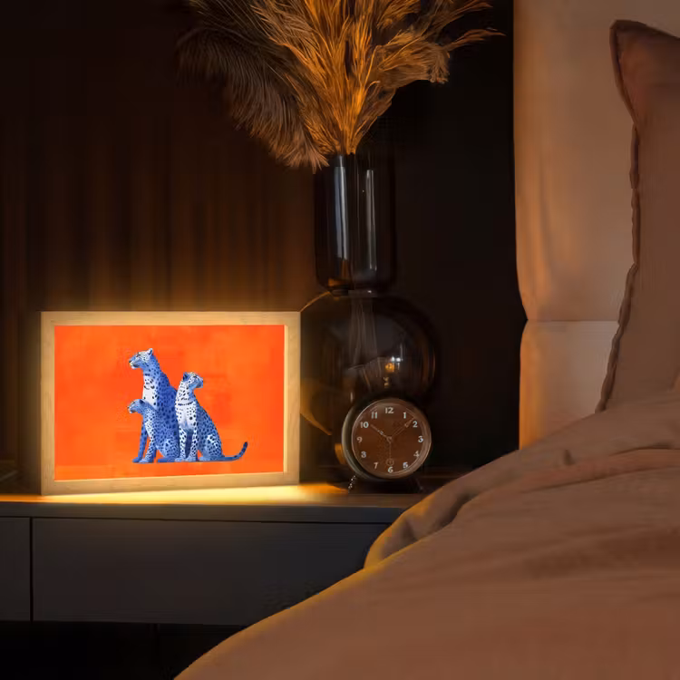Luipaarden - Stippen - Oranje Light Box met kabel (Tafellamp) klein -sfeer1