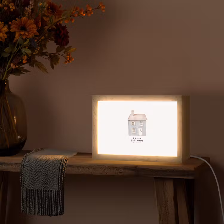 Lichtblauw - Huisje - Mama - Tekst Light Box met kabel (Tafellamp) klein -sfeer4
