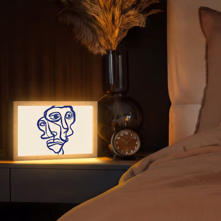 Lijntekening - Overlappende gezichten - Donkerblauw Light Box met kabel (Tafellamp) klein -sfeer1