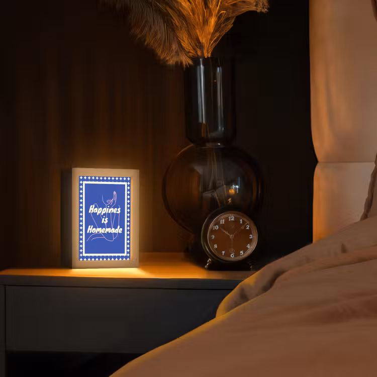 Lijntekening - Vrouw - Quote - Blauw Light Box met kabel (Tafellamp) klein -sfeer1
