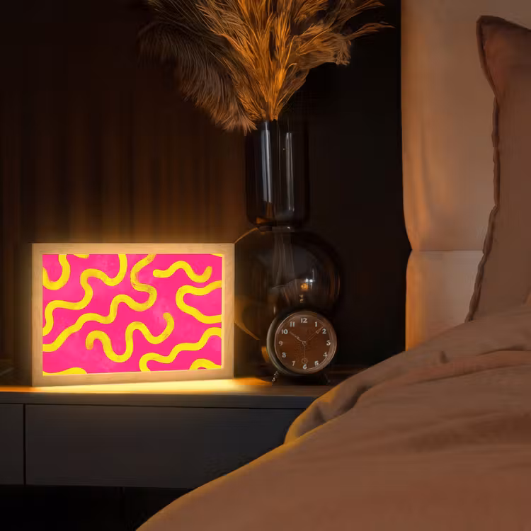 Lijn - Geel - Abstract Light Box met kabel (Tafellamp) klein -sfeer1