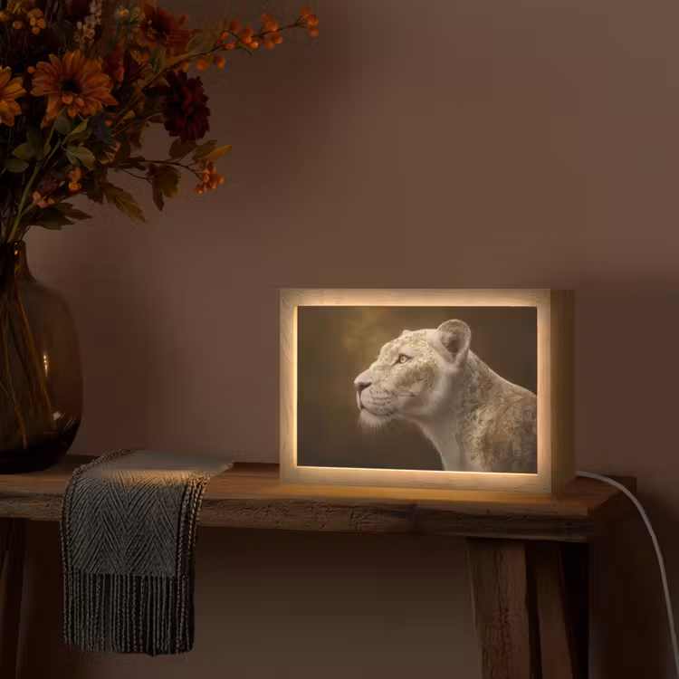 Leeuwin - Bloemen - Wit - Goud Light Box met kabel (Tafellamp) klein -sfeer4