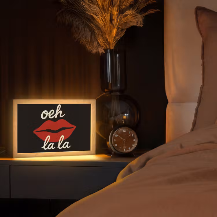 Lip - Rood - Quote Light Box met kabel (Tafellamp) klein -sfeer1