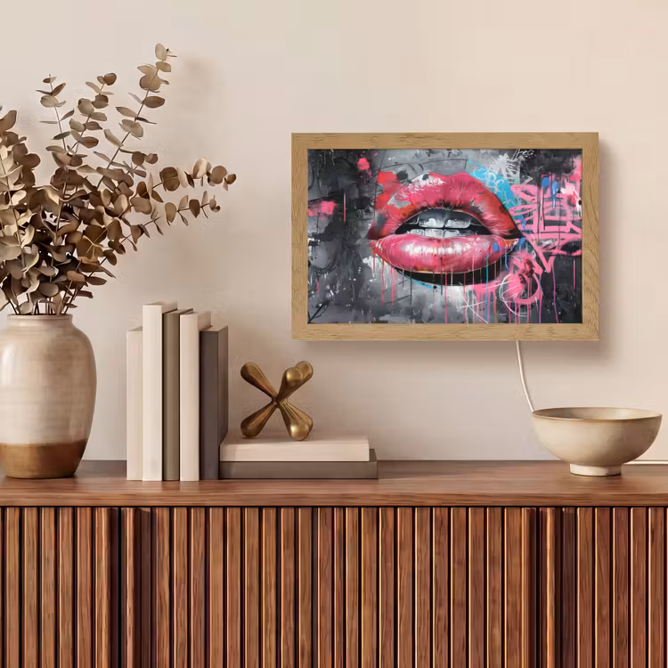 Lippen - Felroze - Graffiti - Verfstrepen Light Box met kabel (Tafellamp) klein -sfeer2