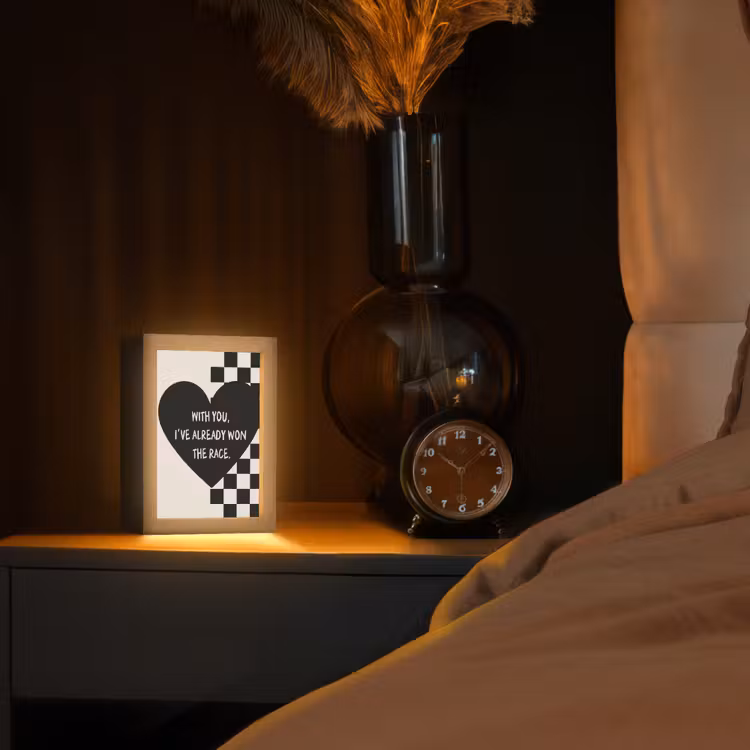 Liefde - Beige - Race Light Box met kabel (Tafellamp) klein -sfeer1