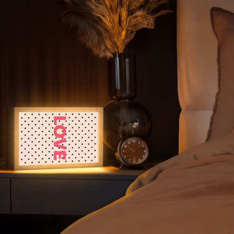 Love - Stippen - Roze Light Box met kabel (Tafellamp) klein -sfeer1