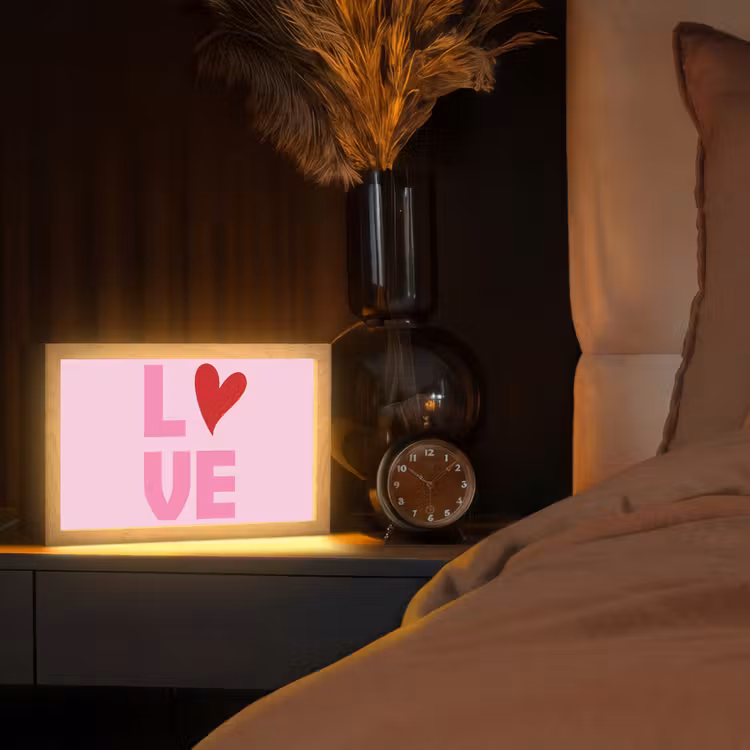 Love - Roze - Hart - Valentijn Light Box met kabel (Tafellamp) klein -sfeer1