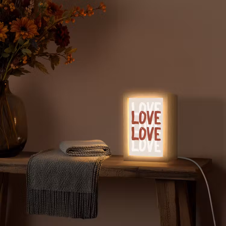 Love - Rood - Tekst Light Box met kabel (Tafellamp) klein -sfeer4