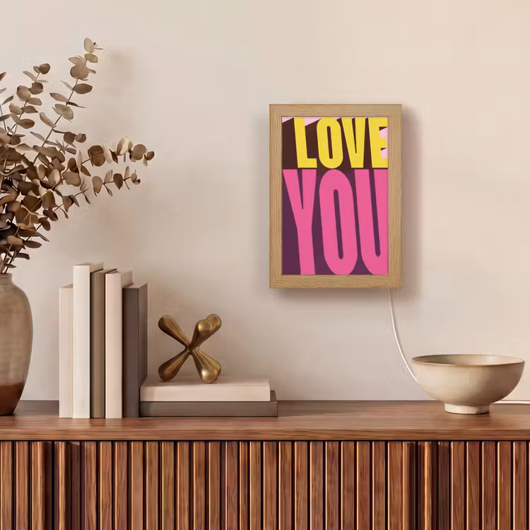 Love - Tekst - Roze - Valentijn Light Box met kabel (Tafellamp) klein -sfeer2