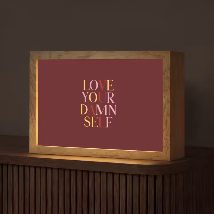 Love your damn self - Kleurrijk - Bordeaux Light Box met kabel (Tafellamp) klein -z3d_website