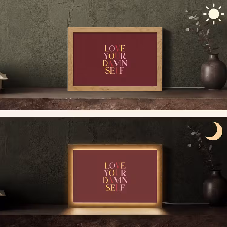Love your damn self - Kleurrijk - Bordeaux Light Box met kabel (Tafellamp) klein -sfeer3