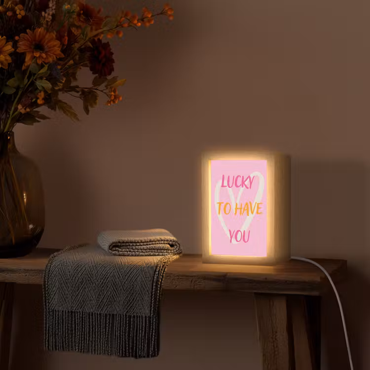 Lucky - Love - Valentijn - Roze Light Box met kabel (Tafellamp) klein -sfeer4