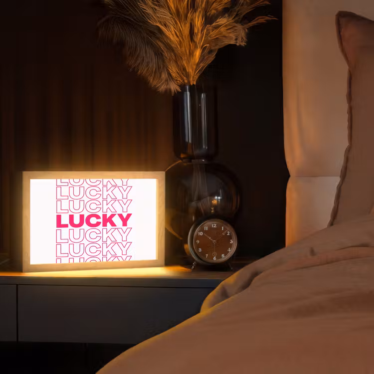 Lucky - Roze - Patroon Light Box met kabel (Tafellamp) klein -sfeer1