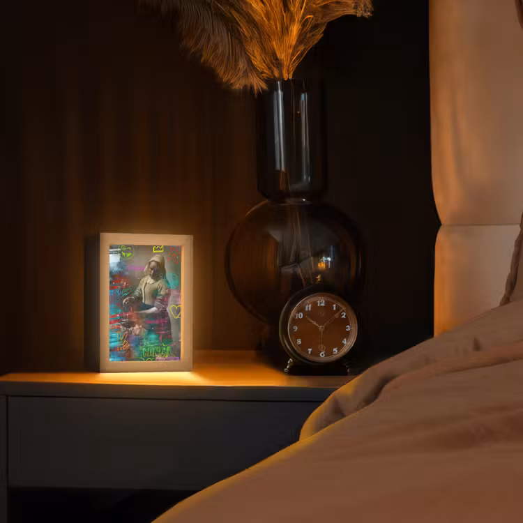 Melkmeisje - Johannes Vermeer - Graffiti Light Box met kabel (Tafellamp) klein -sfeer1