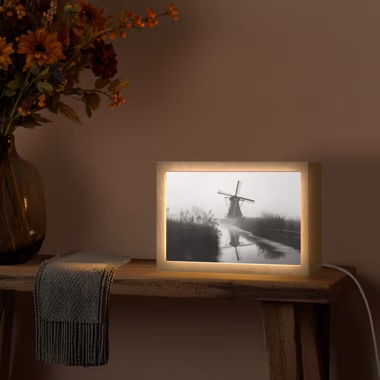 Molen - Weerspiegeling - Landschap - Water Light Box met kabel (Tafellamp) klein -sfeer4